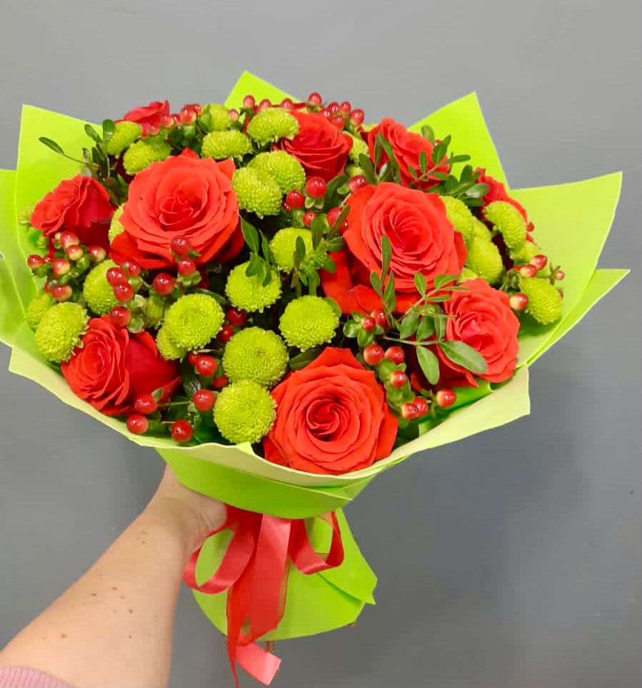 Букет цветов из: Хризантемы и Розы в Северном Оренбургской области