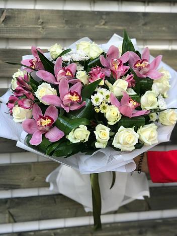 Букет цветов из: Розы и Хризантемы в Северном Оренбургской области