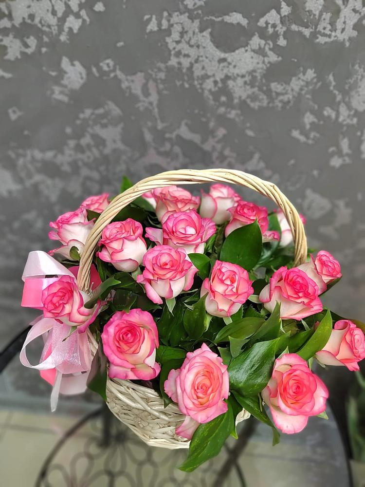Цветочная композиция из Розы в корзине в Северном Оренбургской области
