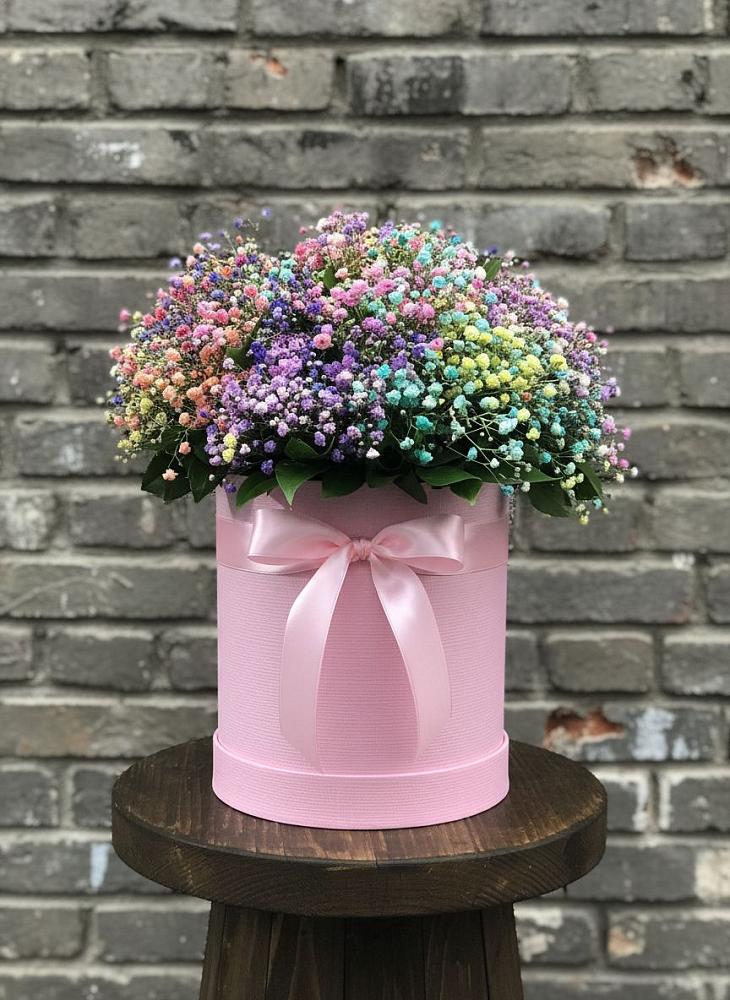 Цветочная композиция из Гипсофила и Розы в шляпной коробке в Северном Оренбургской области