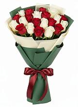 Букет Микс из красных и белых роз в Северном Оренбургской области