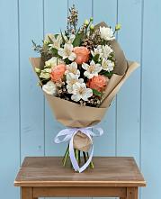 Букет цветов из:  Альстромерии, Лизиантусы, Розы и Хризантемы в Северном Оренбургской области