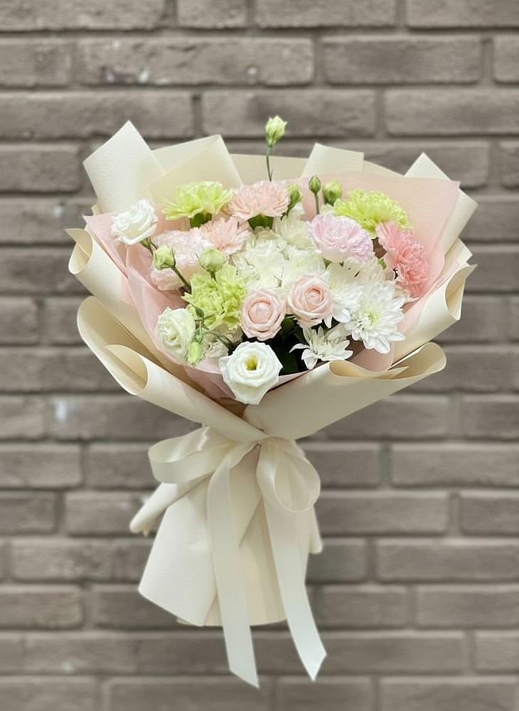 Букет цветов из: Гвоздики, Розы, Лизиантусы и Хризантемы в Северном Оренбургской области