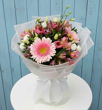Букет цветов из:  Герберы, Альстромерии и Лизиантусы в Северном Оренбургской области