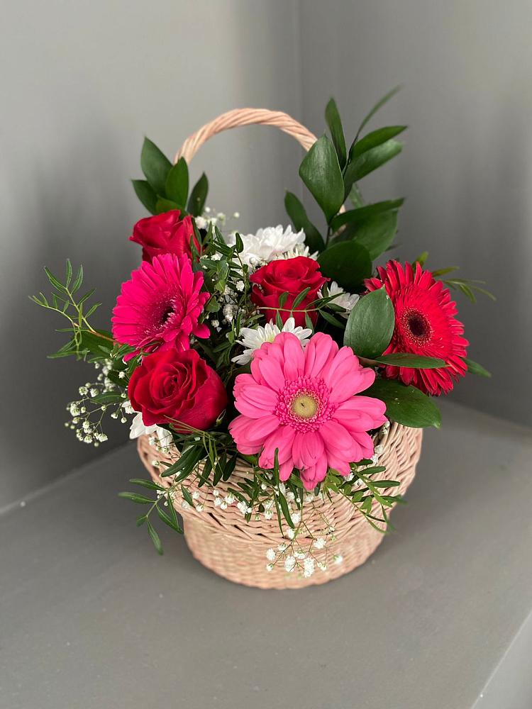 Цветочная композиция из Розы, Хризантемы и Герберы в корзине в Северном Оренбургской области