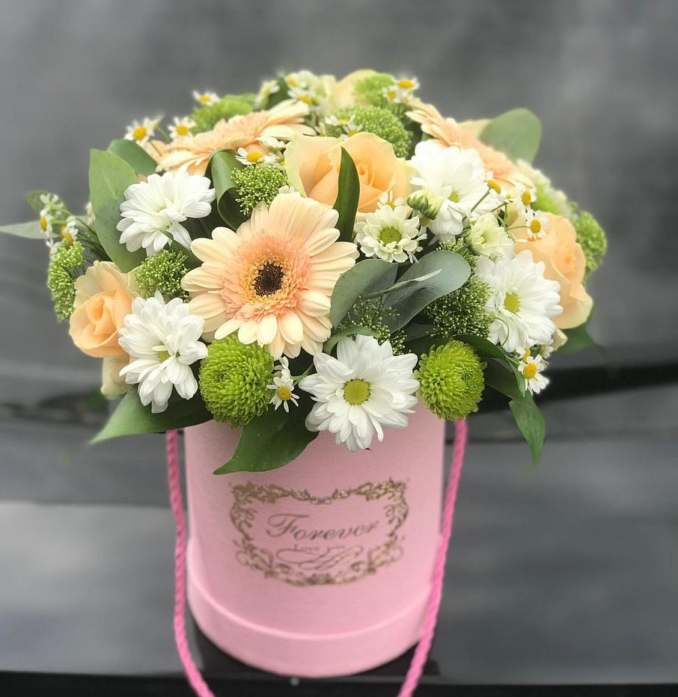 Цветочная композиция из Розы, Герберы и Хризантемы в шляпной коробке в Северном Оренбургской области