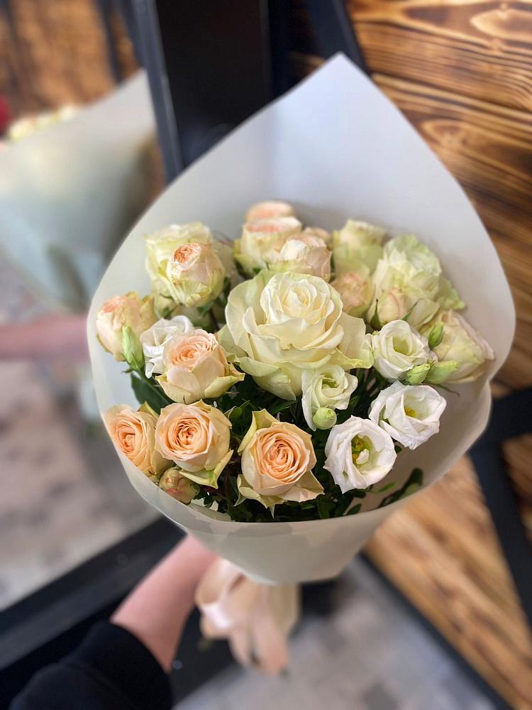 Букет цветов из: Розы и Лизиантусы в Северном Оренбургской области